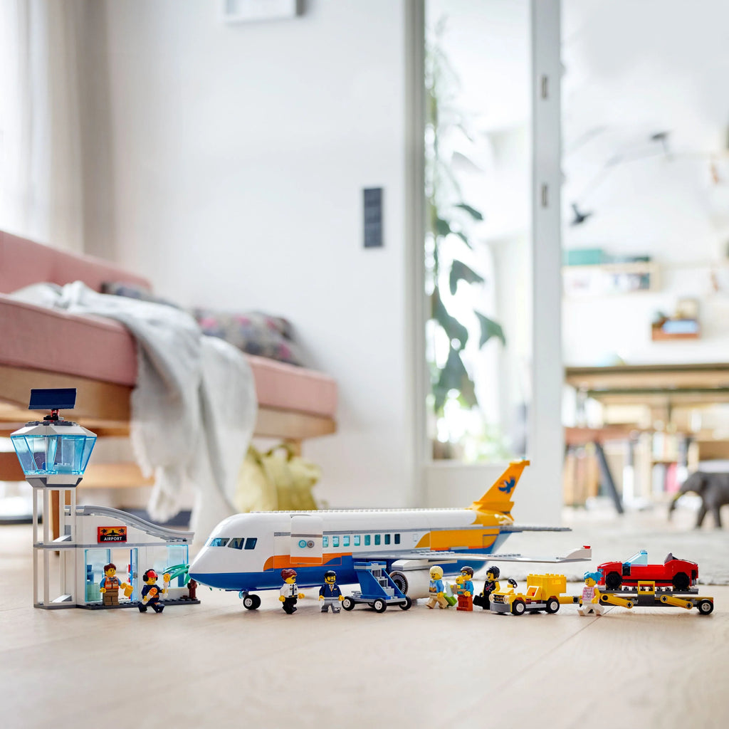 Passenger Airplane Building Toy 669 Pieces J374515