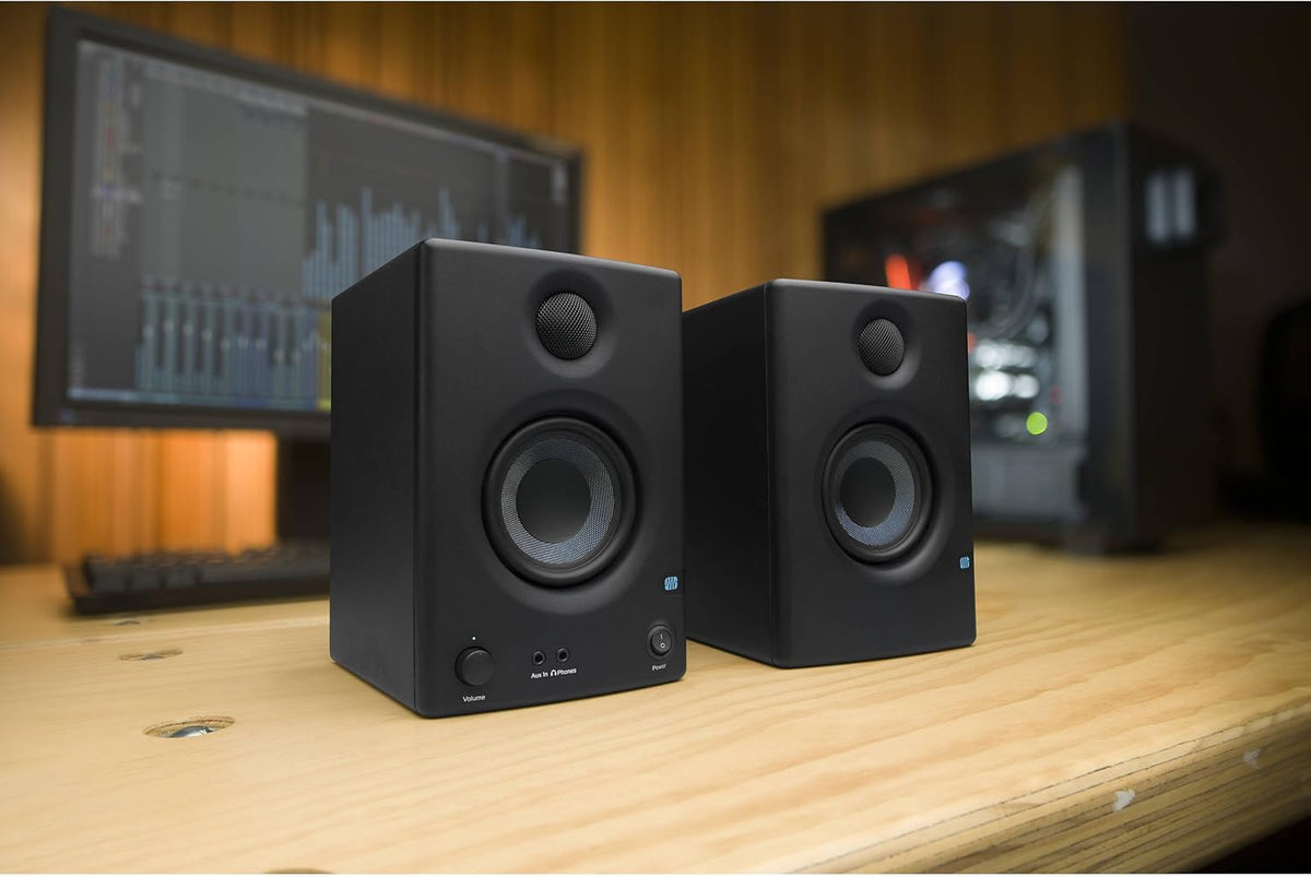 2x2 USB Recording System with Multimedia Reference Monitors and Microphone O169