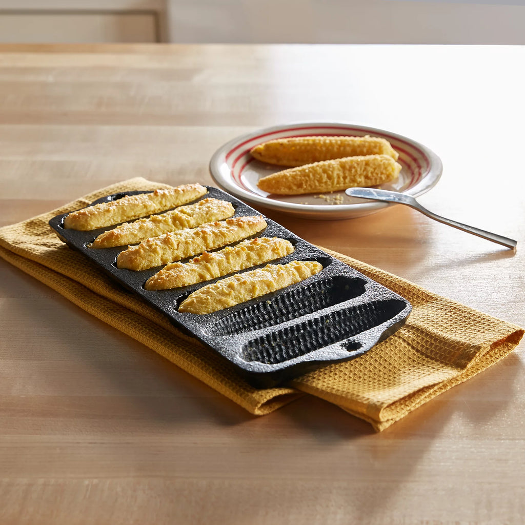Black Pre-Seasoned Cast Iron Cornbread Baking Tray U53358