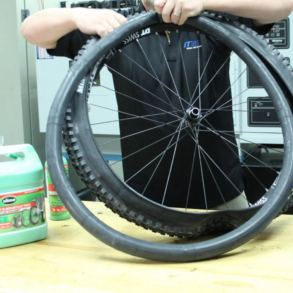 Self-Sealing Bicycle Tube Schrader 20 x 1.25-2.125 Y6419