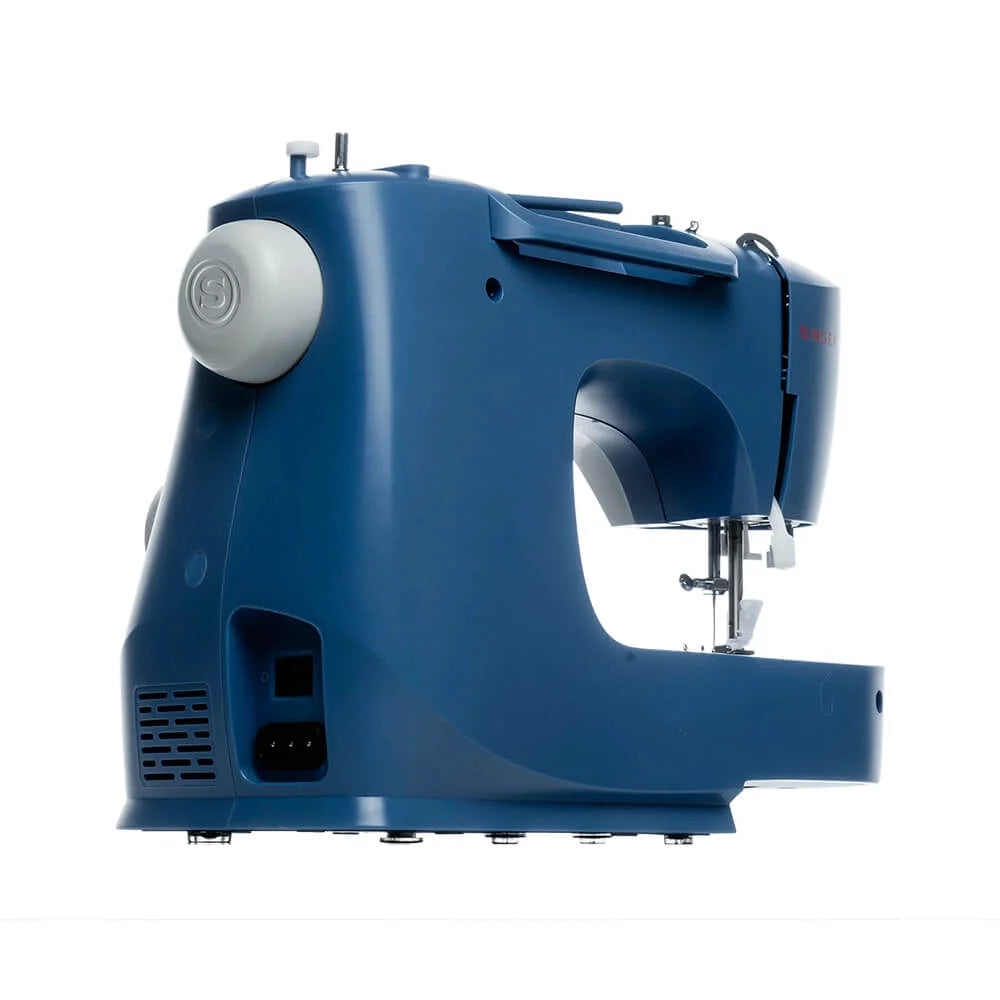 Refurbished Sewing Machine with Accessories D7157