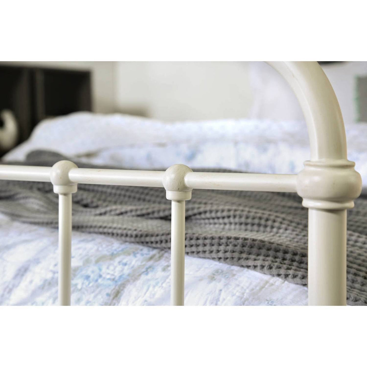 Twin Metal Bed Vintage White D212