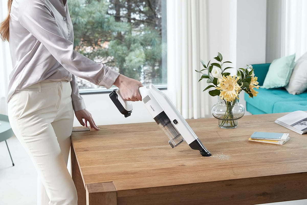 White Cordless Stick Vacuum O184