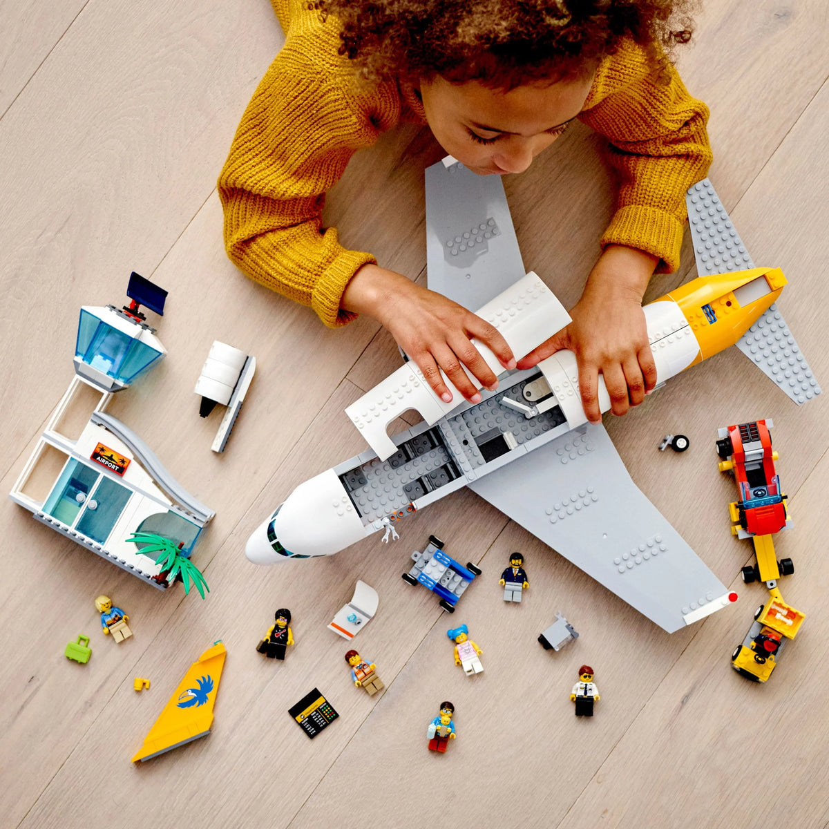 Passenger Airplane Building Toy 669 Pieces J374515
