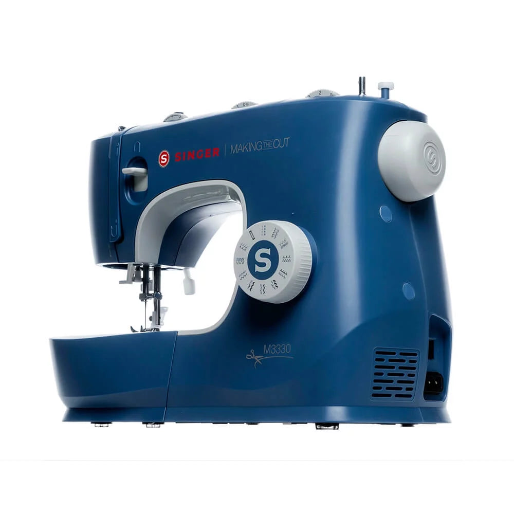 Refurbished Sewing Machine with Accessories D7157